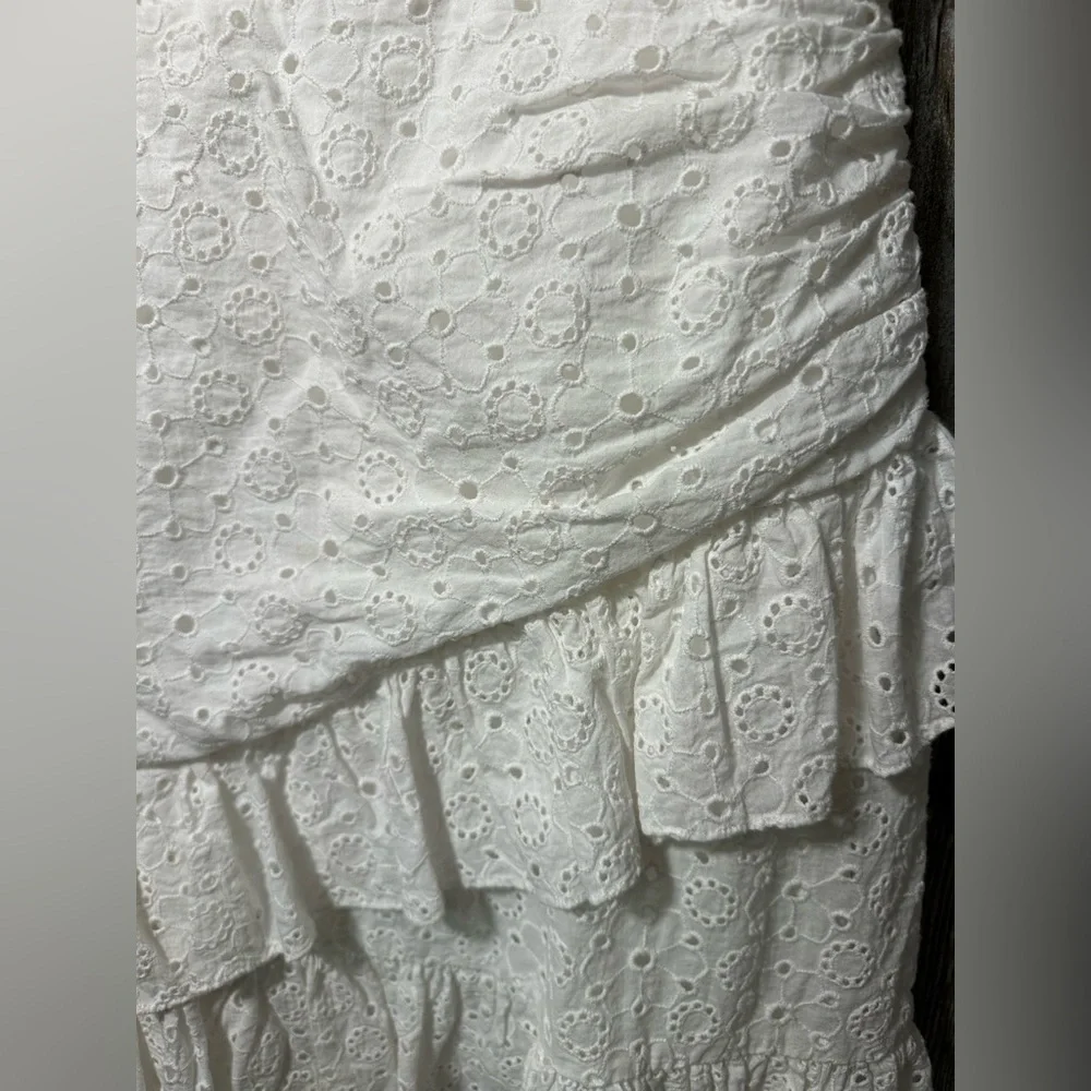 BCBGMAXAZRIA White Eyelet V Neck Crochet Wrap Dress Sz 6 $248 - Picture 5 of 8